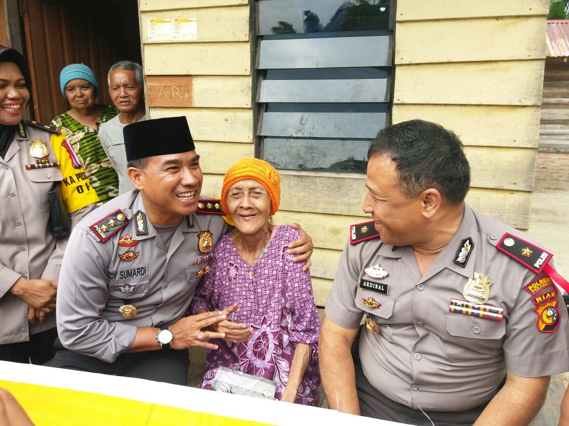 Tim Jumat Barokah Temui Mbah Yusni, Edy Sumardi Ingat Almarhumah Sang Ibu