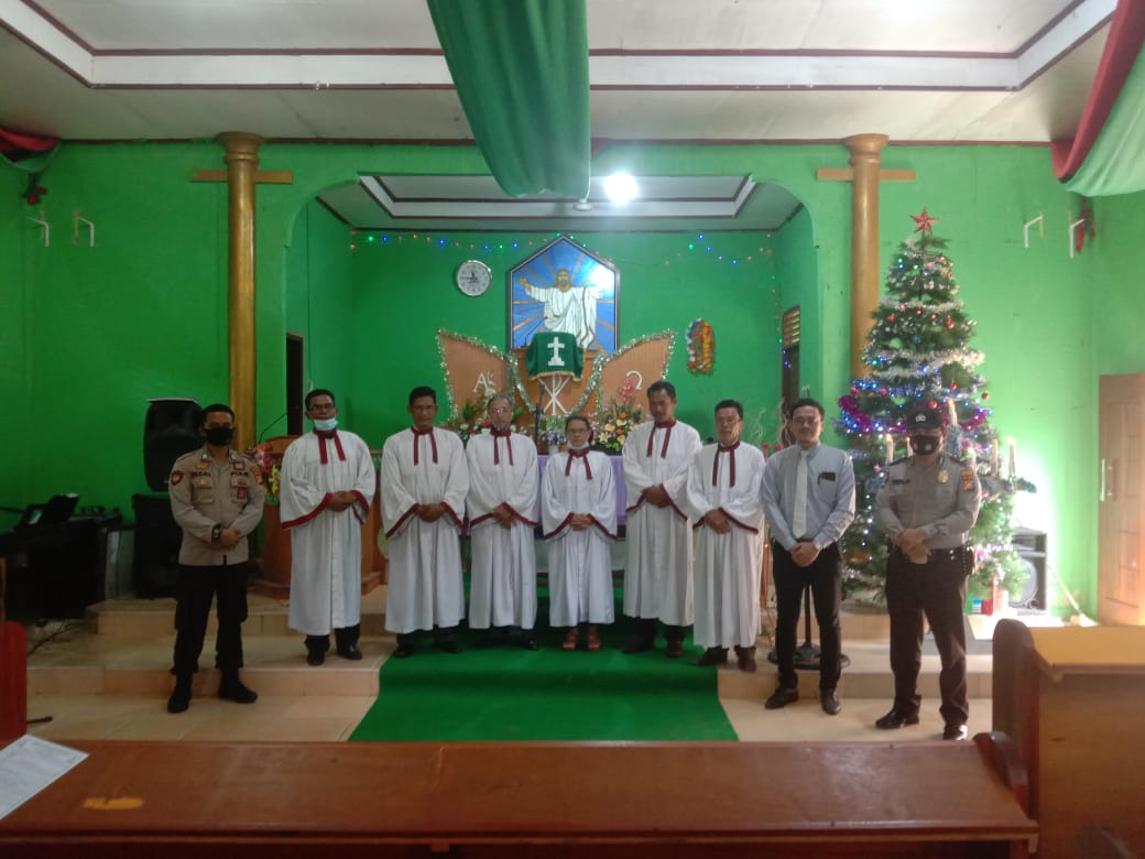 Polsek Bandar SeI Kijang Lakukan Pengamanan Gereja 
