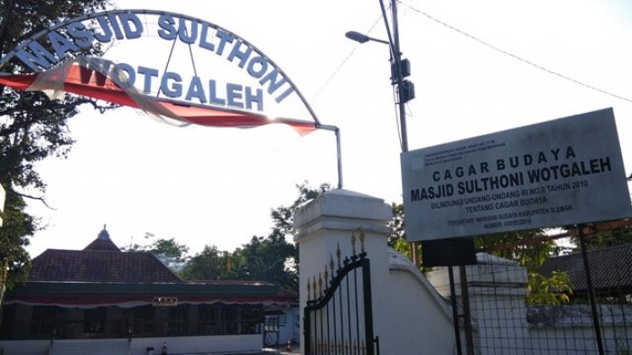 Mitos Pesawat Jatuh yang Menyelimuti Masjid Wotgaleh Hingga Tak Dipindahkan dari Bandara Adisutjipto