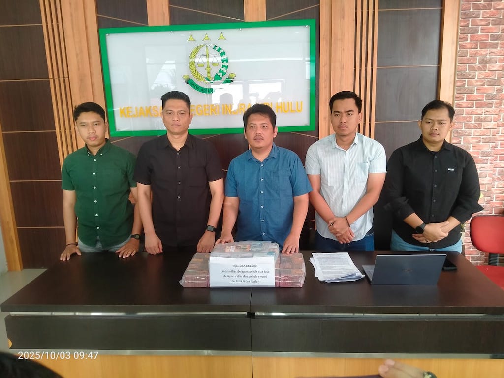Kejari Inhu Sita Rp1,08 Miliar dari Kasus Korupsi BPR Indra Arta, 9 Tersangka Ditahan