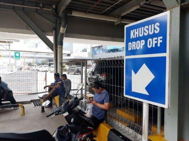 Ingat! Antar Penumpang di Depan Pintu Mal Gratis Parkir