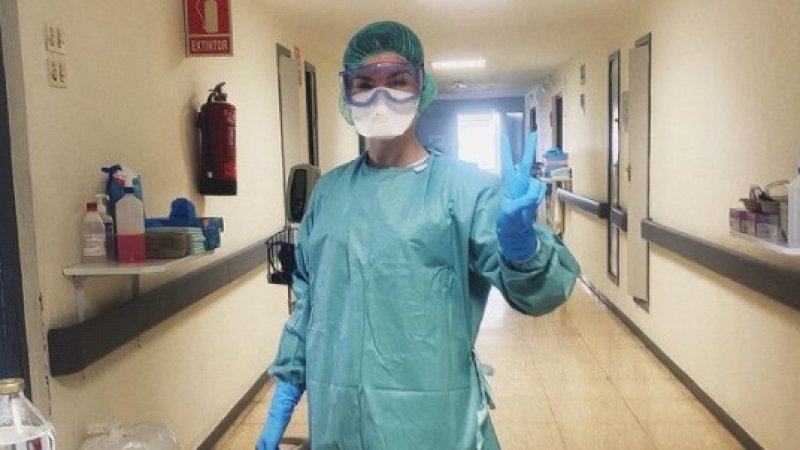 Sebelumnya Model, Selebgram Ini Sekarang Jadi Perawat dan Nangis Setelah Positif Covid-19