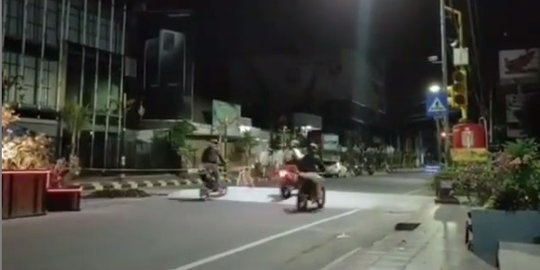 Bentuk Polisi Tidur di Madiun, Pemotor Auto Loncat dan Mobil Auto Rusak