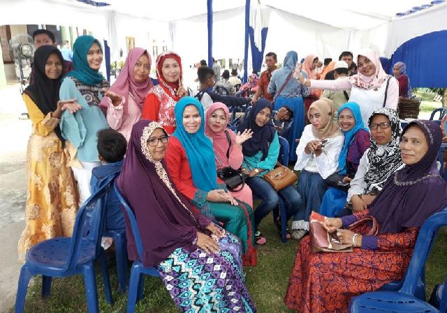 Gelar Open House di Kediaman, Rumah Ade Hartati Dipadati Warga