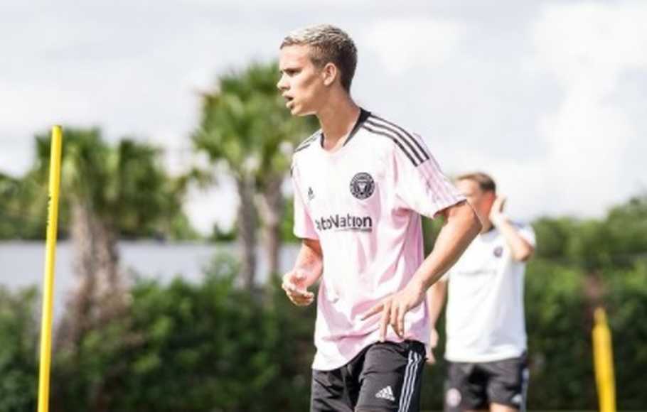 Anak David Beckham Debut, Phil Neville Terkesan