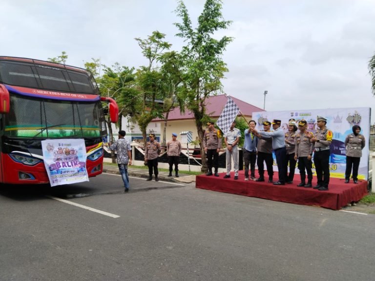 Mudik Gratis Polres Inhu, Hari Ini 67 Orang Diberangkatkan ke Sumut dan Sumbar