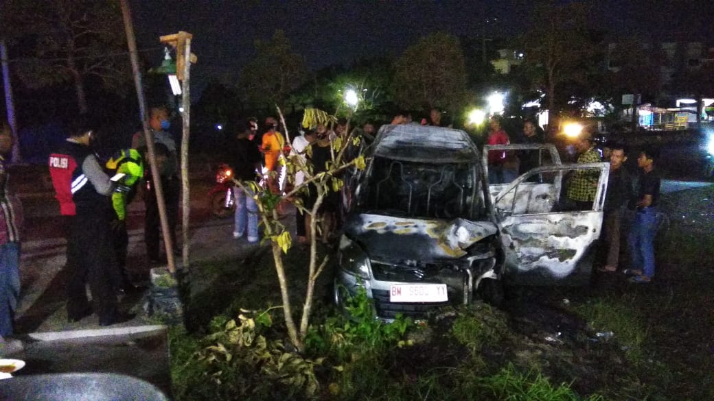 Mobil Karimun Hangus Terbakar, Adik Dirawat Abang Malah Kabur