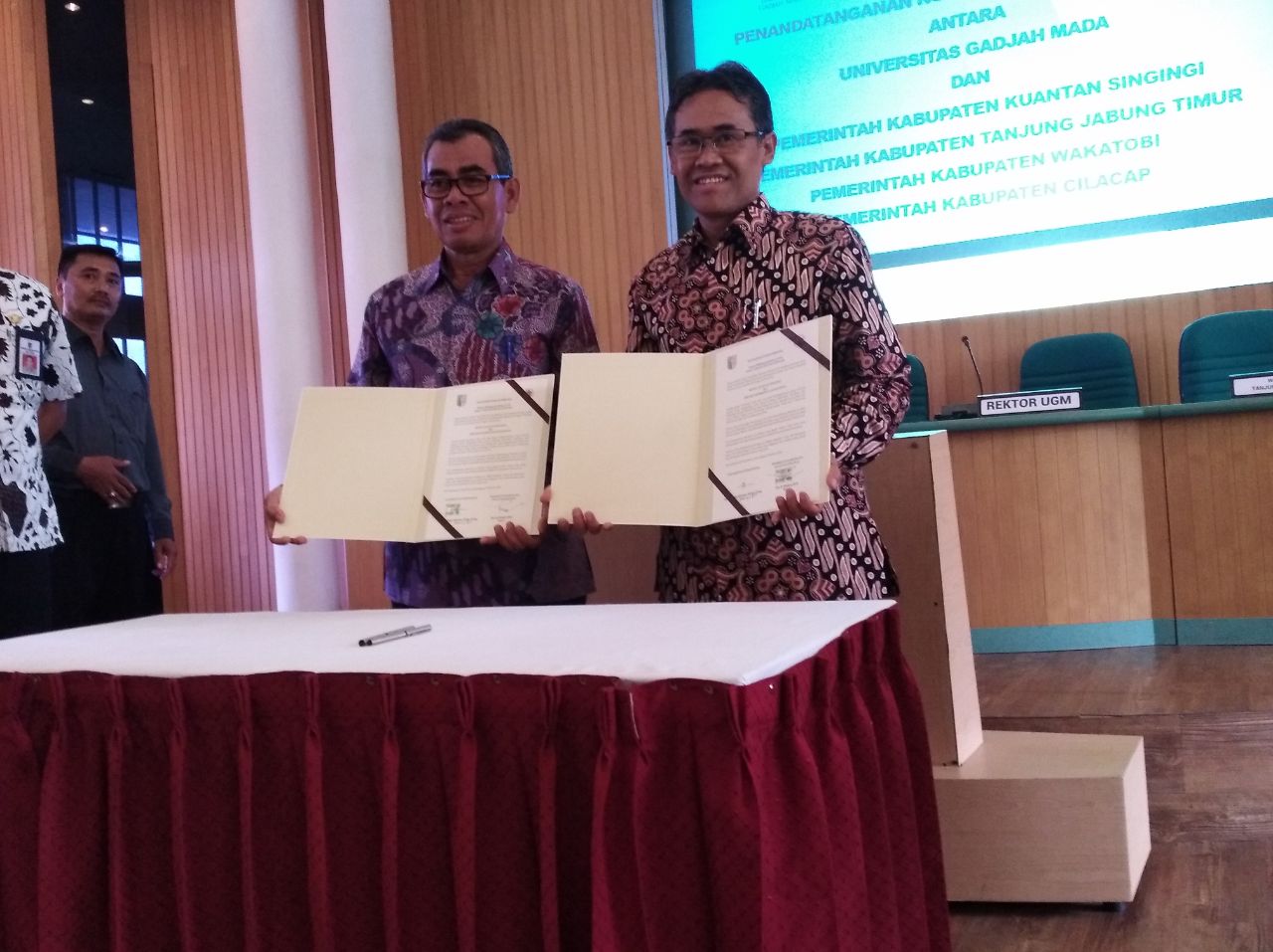 UGM Yogyakarta dan Pemkab Kuansing, Tandatangi Tiga Kerjasama