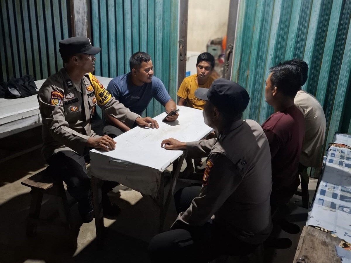 Polsek Bangko Pusako Gelar Patroli Malam, Warga Didorong Tingkatkan Penjagaan Pos Kamling