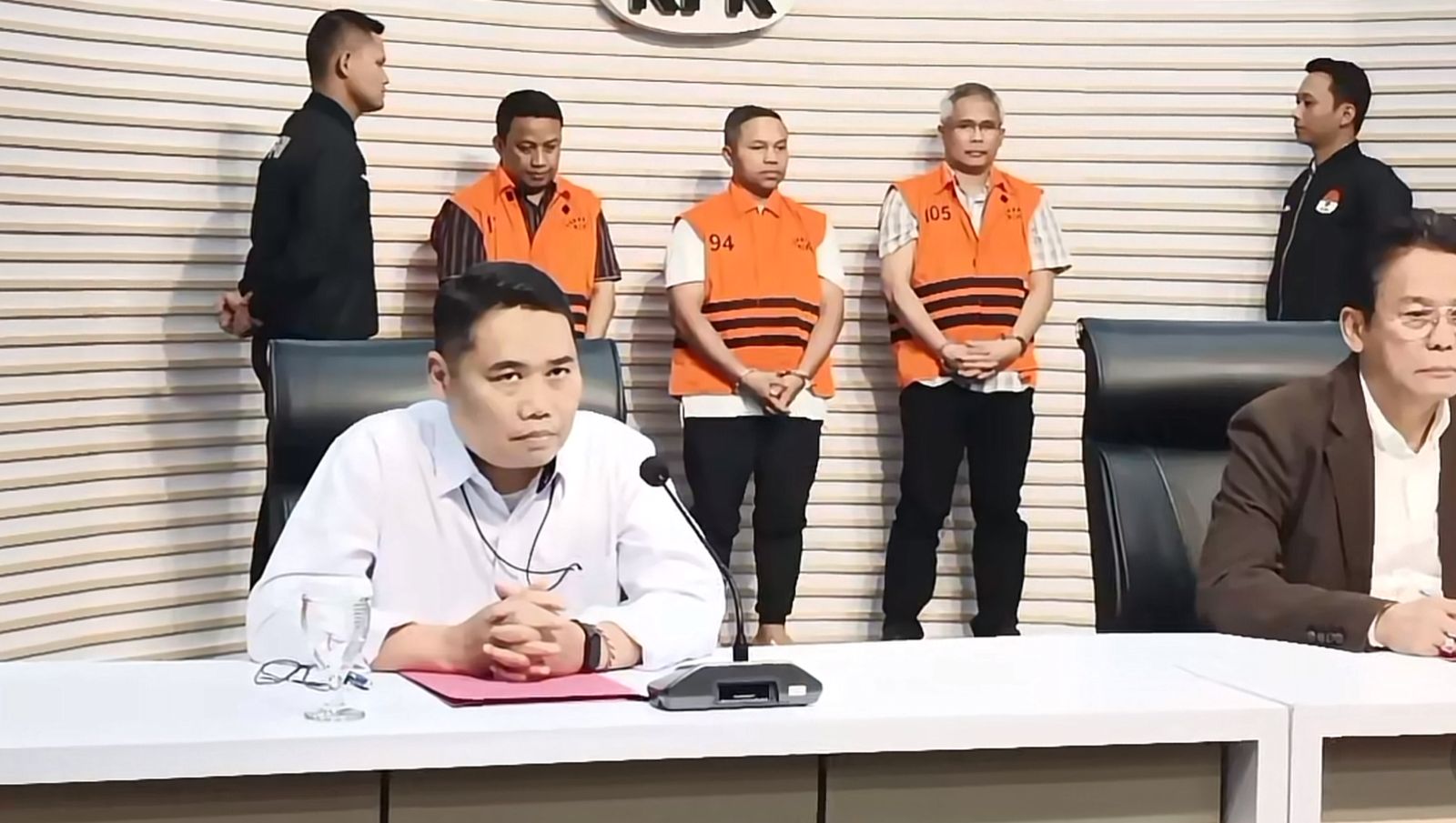 Pemeriksaan Terus Berlanjut, Kali Ini Pejabat Pemprov Riau dan Ajudan