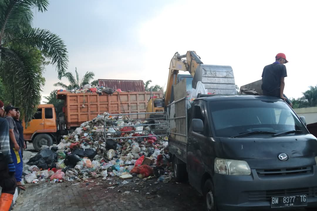 Angkutan Sampah Mandiri Dilarang Beroperasi, DLHK Pekanbaru Turunkan Petugas Pengawas