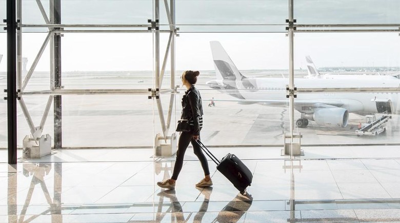 Berikut 3 Model Pakaian yang Bisa Bikin Kamu Diusir dari Pesawat