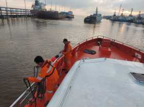 Dihantam Ombak, Dua Kru Kapal Hilang di Perairan Tanjung Medang Rupat