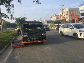 Lawan Arus, Pemotor Tewas Ditabrak L300