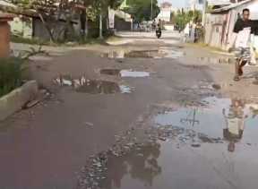 Warga Tanjung Batu Pekanbaru Keluhkan Jalan Rusak yang 10 Tahun tak Diperbaiki