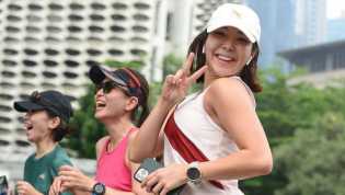 Gaya Centil Gisel Pakai Hotpants, Hot Mom Makin Gemesin!