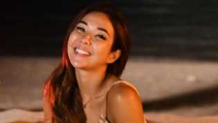 Pose Gisel di Pantai Bikin Salfok, Netizen: Mommy Hot!