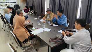 Bahas Regulasi Pers, LKBH SMSI Riau Gelar FGD Bareng Pers Kampus Catra Media