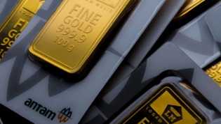 Jelang Tahun Baru, Harga Emas Antam Turun Rp9 Ribu