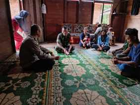 Bhabinkamtibmas Desa Bantan Timur Imbau Warga Jaga Netralitas dan Stabilitas Jelang Pilkada 2024