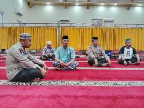 Polsek Kabun Gelar Sholat Subuh Berjamaah dan Cooling System untuk Pilkada Damai 2024 di Masjid Al-Muawanah