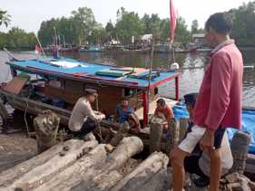 Polsek Bantan Dengarkan Curhat Nelayan di Sungai Liong