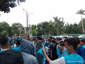 Imigran Afghanistan Gelar Unjuk Rasa di DPRD Riau