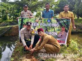 Green Policing, Polsek Rimba Melintang Tanam Bibit Pohon di Kantor Kepenguluan dan Jaga Alam