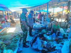 Kapolsek Kuntodarussalam Lakukan Cooling System Bersama Pedagang Pasar Baru untuk Sukseskan Pilkada Damai