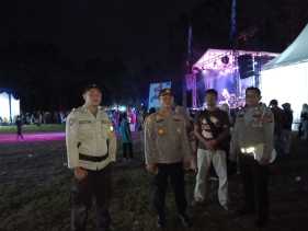 Polsek Singingi Hilir Amankan Kampanye Dialogis Paslon Cabup-Cawabup Kuansing di Desa Petai