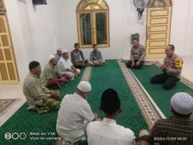 Polsek Tandun Gelar Sholat Magrib Berjamaah dan Cooling System untuk Pilkada Damai 2024