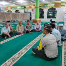 Tingkatkan Cooling System Pemilu Damai 2024, Polsek Cerenti Salat Maghrib dan Isya Berjamaah