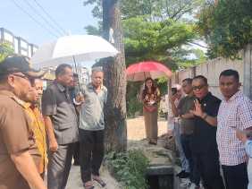 Komisi IV DPRD Pekanbaru Tinjau Kondisi Jalan Karya Indah yang Alami Kerusakan