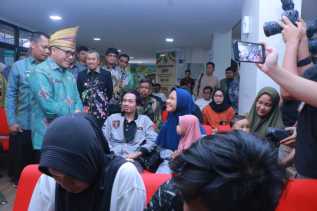 Menpan RB Tinjau Layanan di MPP Pekanbaru