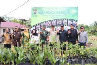 Dukung Program Kapolda, Polres Rohil Tanam 200 Pohon di Hari Pohon Nasional