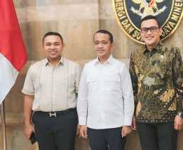 Gubernur Riau Terpilih Abdul Wahid Temui Ketum Golkar Bahlil Lahadalia