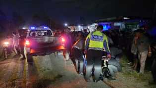 Nyalip Dump Truk, Pengendara Motor di Pekanbaru Tewas Terlindas