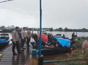 Polsek Gaung Lakukan Patroli di Pelabuhan Kuala Lahang Jaga Situasi Kamtibmas Menuju Pemilu Damai 2024