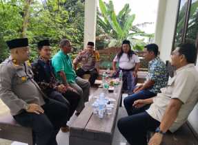 Duduk Bareng Pengasuh dan Pendiri  Ponpes, Kapolres Inhu Sampaikan Pesan Pemilu