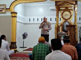 Polsek Minas Gelar Sholat Jumat Keliling dan Cooling System di Masjid Al-Ikhlas