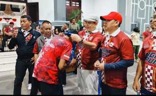 Ketua Umum PWI Pusat Zulmansyah Sambut Pelari SIWO PWI Malang Raya Night Run