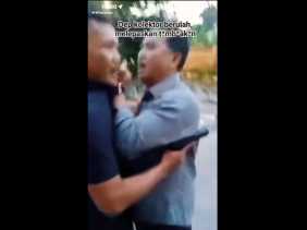 Viral, Aksi Pria Diduga Debt Collector Lepaskan Tembakan di Pekanbaru