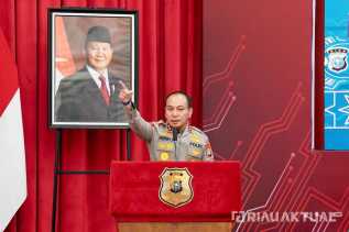 Jalankan Arahan Presiden, Polda Riau Dukung Pemko Pekanbaru Tertibkan Baliho Tak Beraturan