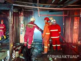 Diduga Korsleting Listrik, Api Hanguskan Rumah dan Kios di Pekanbaru