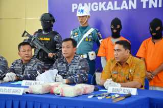 Tim Gabungan Lanal Dumai dan Koarmada I Gagalkan Penyelundupan 5,404 Kg Sabu-Sabu di Perairan Riau