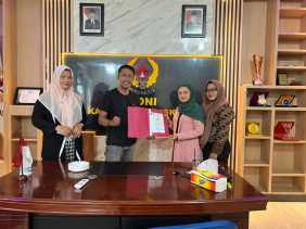 Ketum KONI Bengkalis Terima SK Pengkab Perwosi Bengkalis