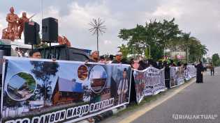 Ratusan Massa Tuntut Permintaan Maaf Singapura