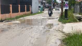 Jalan Merpati Sakti Pekanbaru Semakin Memprihatinkan