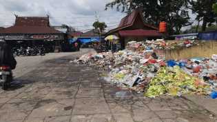Pengangkutan Tersendat, Banyak Sampah Menumpuk di TPS