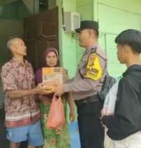 Polsek Bukit Batu Berikan Sembako Kepada Warga Bukit Kerikil